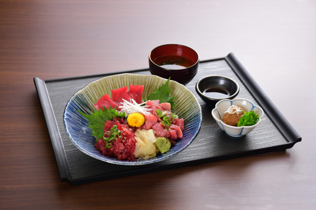 南まぐろと本まぐろ静岡本店の日替わり海鮮丼