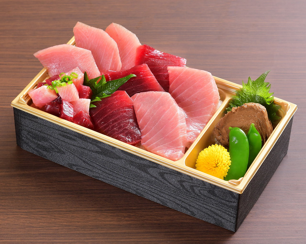 南まぐろ贅沢丼(ウーバーイーツ)