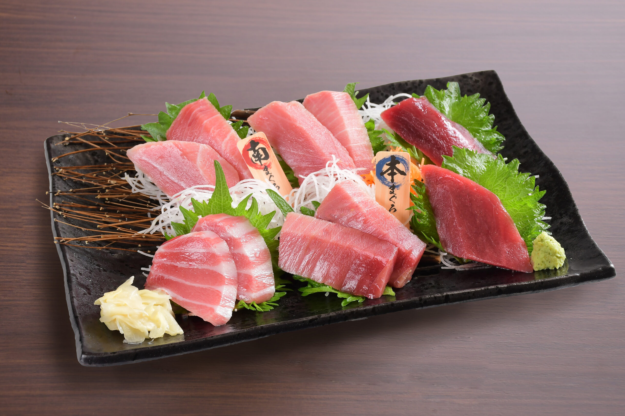 南まぐろと本まぐろ食べ比べ刺身